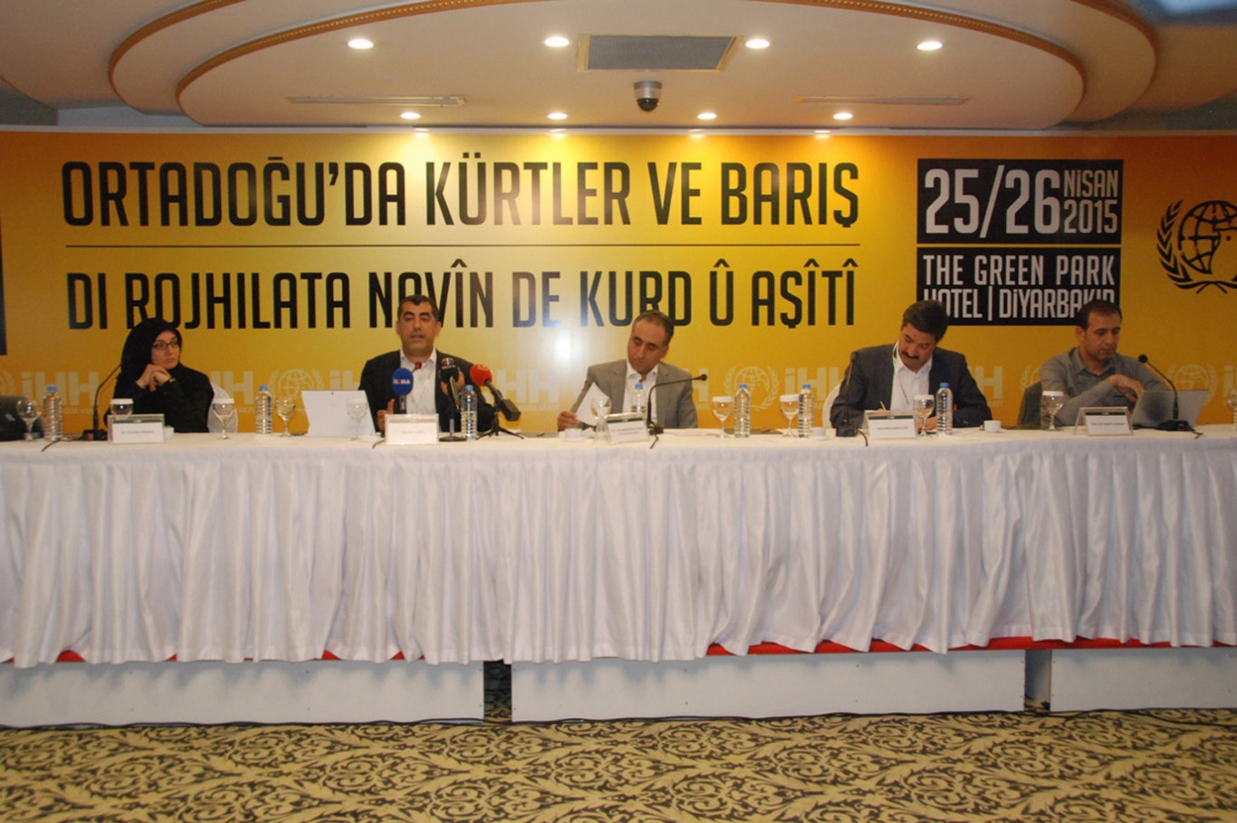 ‘Ortadoğu’da Kürtler ve Barış’ sempozyumu sona erdi ‘Ortadoğu’da Kürtler ve Barış’ sempozyumu sona erdi